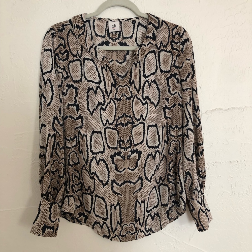 Cabi Serpentine Snakeskin V Neck Blouse Ruffle Balloon Sleeve Career wear Top XS